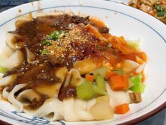 肉臊子三合一面-大嘻咹biangbiang面(历史博物馆店)