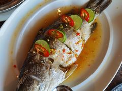 柠檬鲈鱼-Chom Cafe and Restaurant