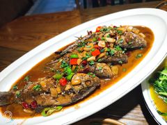豆瓣鲫鱼-黄泥岗·地道湖北菜(奥特莱斯店)