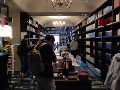 -钟书阁(松江泰晤士小镇店)