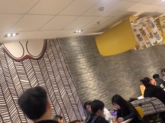 等位区-麦当劳(广州新港东路第二分店)