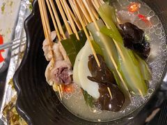 招牌乐山钵钵鸡-何师烧烤Pro ·江湖川菜·小龙虾·精酿(太古里旗舰店)