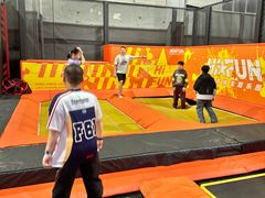 -嗨翻Hi-Fun竞技主题乐园·蹦床亲子生日轰趴(国光1937店)