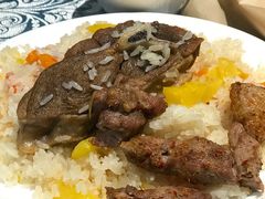 块肉手抓饭-巴扎美食·新疆菜·西域歌舞表演餐厅(新疆大厦店)