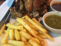 -Chom Cafe and Restaurant