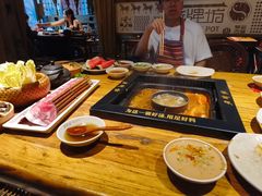 -老牌坊云南鱼豆花火锅(爱建店)