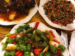 尖椒牦牛肉-小锅巴纳西餐厅