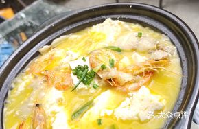Stewed Shrimp and Tofu in Stone Pot