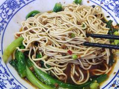 -渝之汇牛肉豌杂面