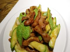 云南小瓜炒蒜香肉-广东道至正餐厅(区庄店)