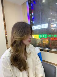 -摩卡造型·烫染·接发