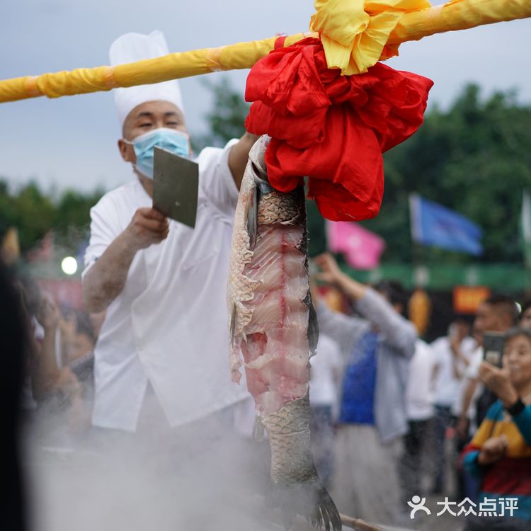 丹江大观苑第六届秋获节，吃全鱼宴，住湖景房，超奶丝～