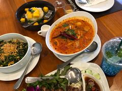 -Chom Cafe and Restaurant