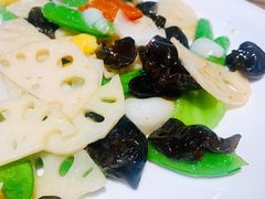 荷塘小炒-巴扎美食·新疆菜·西域歌舞表演餐厅(新疆大厦店)