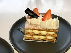 草莓拿破仑-吉森Bakery(教育路店)
