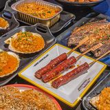 它这里的肉肠特别出名 用的是鲜肉肠先油炸后烧烤