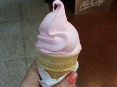 圆筒冰淇淋-麦当劳(中山公园龙之梦店)