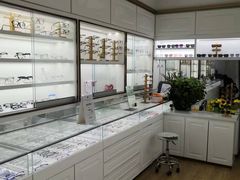-翰佐蔡司小乐圆·依视路星趣控·暴龙眼镜折扣店