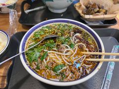 -云阿蛮云南生烫牛肉米线(奉贤路店)