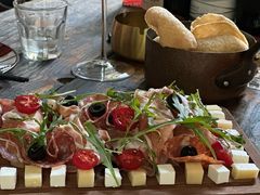 -SISTERS BAR RESTAURANT川意酒馆(嘉善老市H楼店)