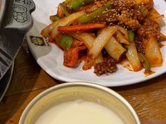 辣白菜炒鱿鱼-喇喇排骨火锅·传统韩式脊骨汤(望京西园总店)
