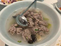 酸笋泉水滑牛肉-鑫悦诚府·新鲁菜·餐厅(趵突泉店)