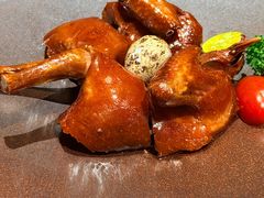玻璃脆皮乳鸽-云山茶餐厅(广东大厦店)
