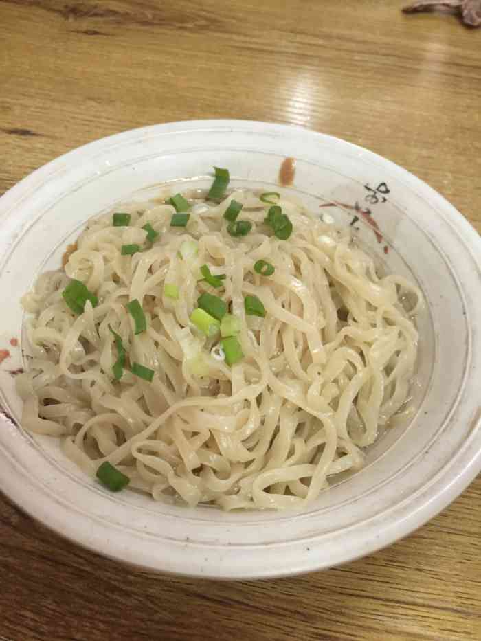 打分 拌面扁肉还可以,小份四块大份六块,份量还蛮多的.