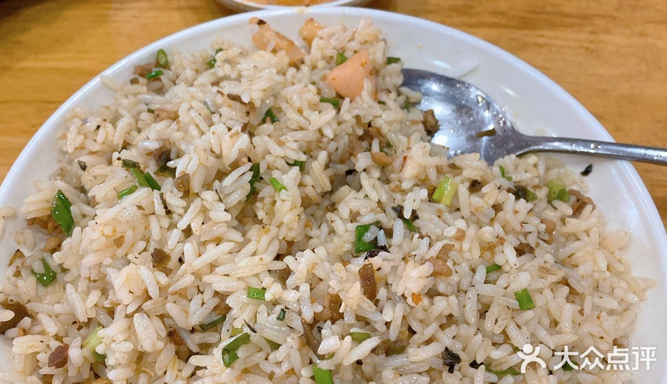 在丽景路上的一家卤味馆  环境： 环境就是一般的餐厅