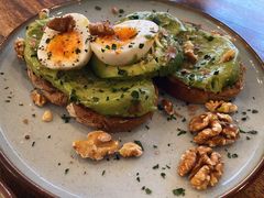 牛油果煮蛋吐司-RAC BAR(安福路店)