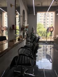 -茶发Salon·烫发染发理发