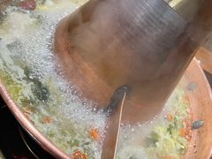 -果松木炭酸菜铜火锅·外婆参鸡汤
