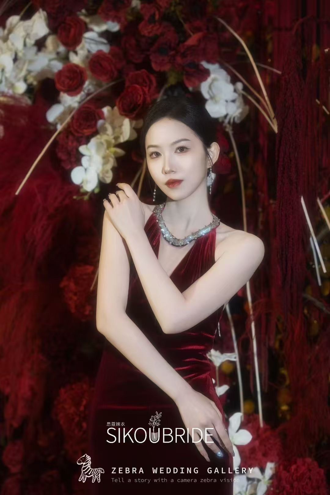 太吸睛了这款绝美露背鱼尾礼服