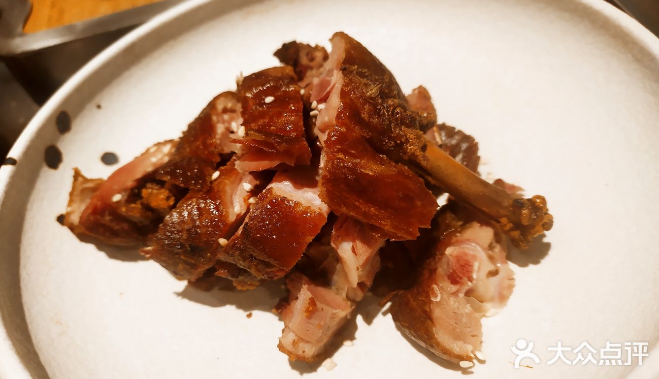 一口咬下还能听到咔吱咔吱的声音,内里肉质十分紧实