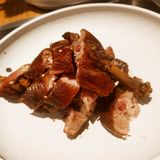 一口咬下还能听到咔吱咔吱的声音,内里肉质十分紧实