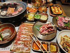 -草家酱蟹炭火烤肉店(珲春南路一店)