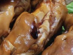 特色酱猪蹄-永红源啤酒·烧烤·海鲜·大排档(青特城店)