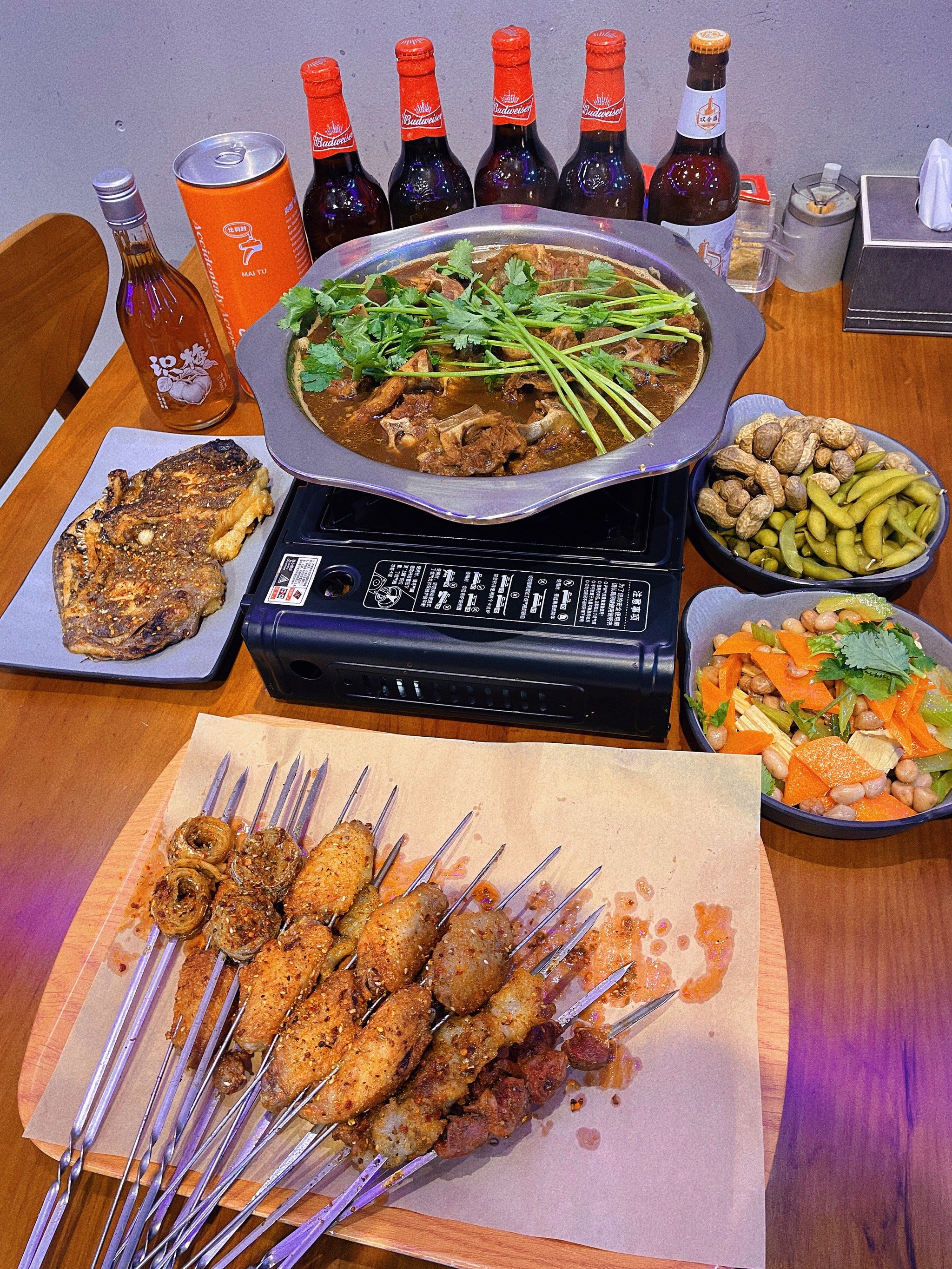夜宵哪里走起,不如去久聚,聚一下?