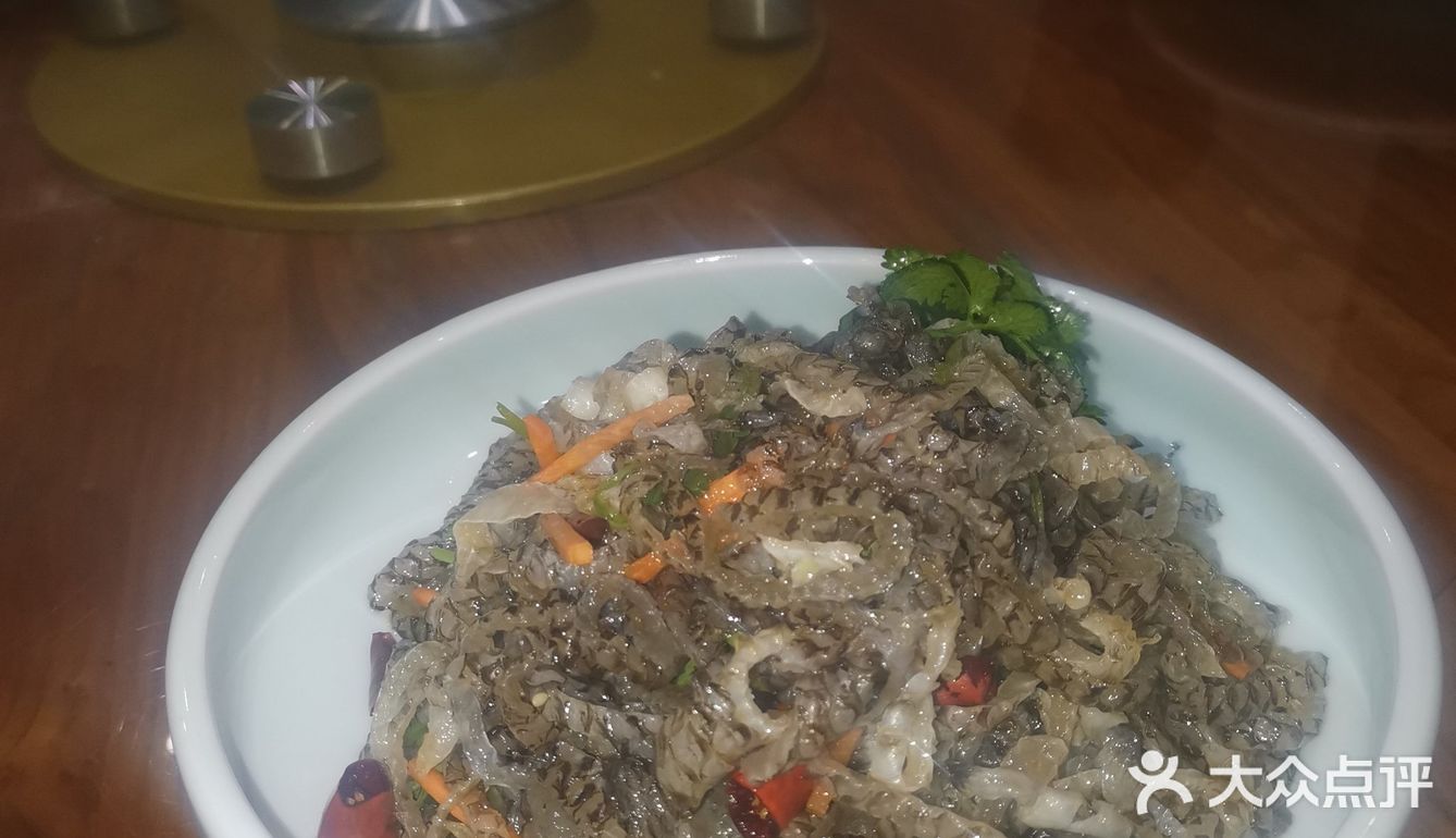 兴福镇“幸福镇”上的餐饮珍珠