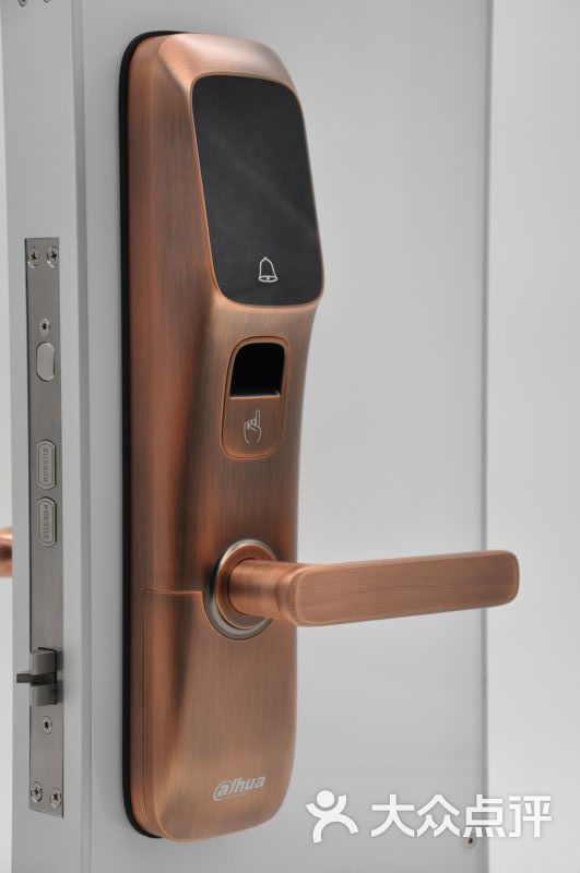 6张图片|1人浏览 大图 | 拍摄于  梵高物联技术有限公司| 智能指纹锁