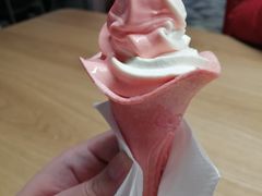 冰淇淋双旋花筒草莓-肯德基(建华店)