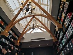 -钟书阁(松江泰晤士小镇店)