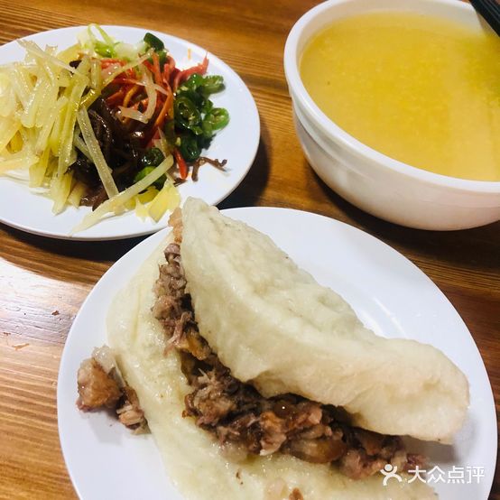 黄小旦手工荷叶馍夹肉(市燃料公司联盟三路家属院店)