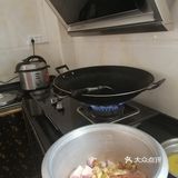煮鸡酒前最好把鸡肉生炒一下，然后再拿去炖