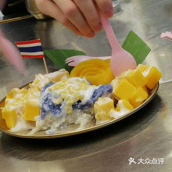 小哥哥小姐姐也很热情的招待我们！