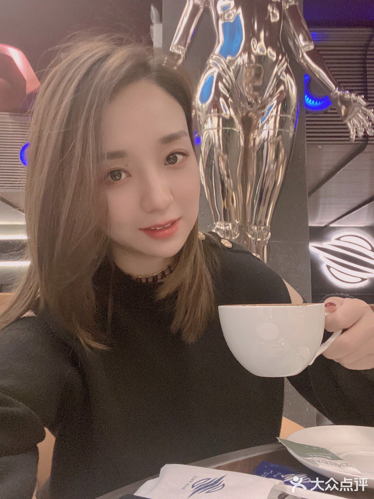 未来感十足的西餐厅🍴？！还是酒吧？！