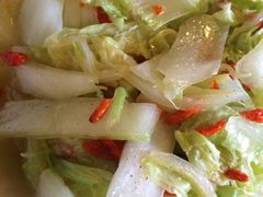 大白菜炒枸杞-88号小吃店·经典云南菜·地道纳西美食