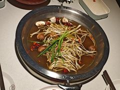 -茅草房·河畔园林火锅