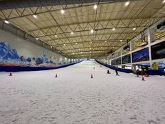 -乔波室内滑雪场
