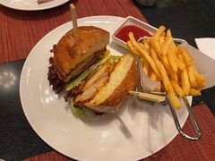 美式汉堡套餐-WOLFGANG PUCK KITCHEN & BAR(迪士尼小镇店)